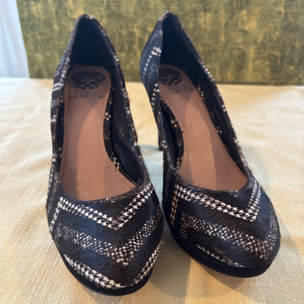 Vince Camuto Zella Plaid print pony Black and Brown pumps Heels size 9